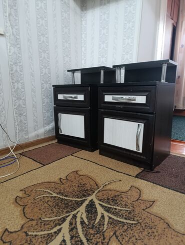 тумбу под раковину в ванную комнату: Прикроватная тумба, Б/у, Без зеркала, цвет - Черный, Другой материал, Самовывоз