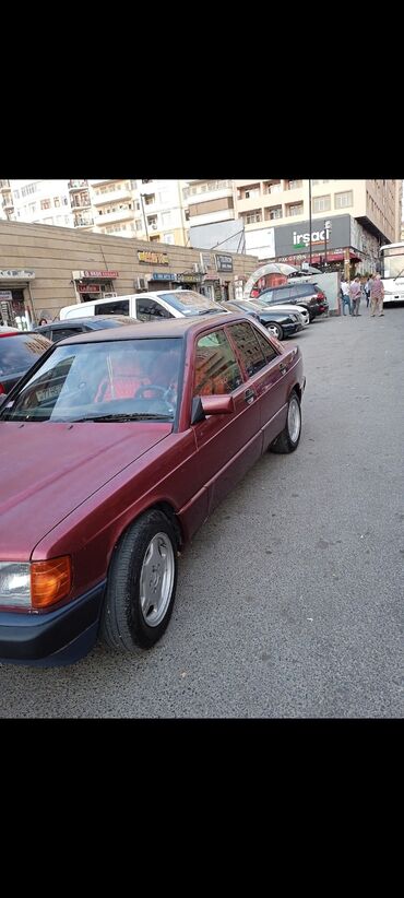 mersedes muheriki: Mercedes-Benz 190: 2 l | 1991 il Sedan