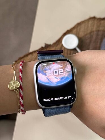 Boşqablar: Apple Watch 9,45. Yenidir, pil faizi 100% dir. Sensor ekranlıdır