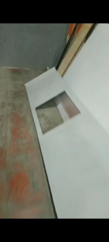quxna mebeli işlənmiş: Mətbəx mebeli quraşdırılıb,sökülüb.İşlənməyib.Üstü tökmə mərmər.Ölşü