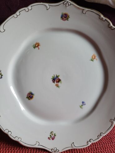 Stare vaze i dekor: Tanjir Hollohaza iz 1949 do 1970.godine. madjarski porcelan za — 2