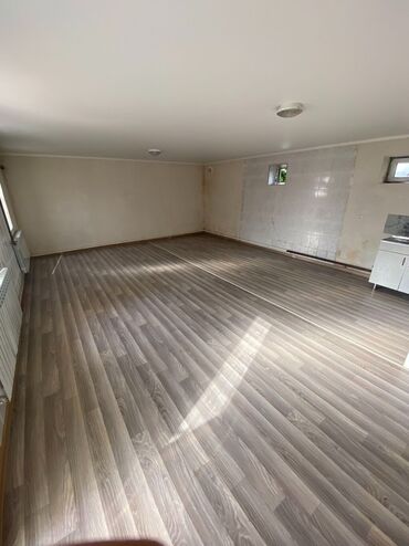 Долгосрочная аренда домов: 35 м², 1 комната, Утепленный, Бронированные двери, Забор, огорожен