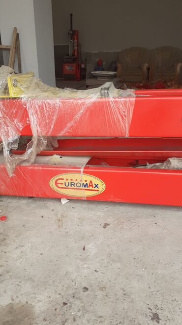 Avtoservis avadanlıqları: Euromax avtomobil qaldıranı (hidravlik, iki postlu tip). Qırmızı metal — 4