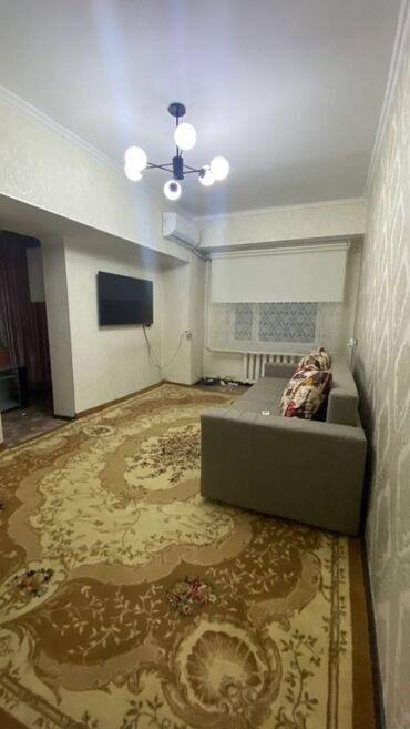 сдаётся квартира рядом рынок дордой: 2 комнаты, Агентство недвижимости, Без подселения, С мебелью полностью