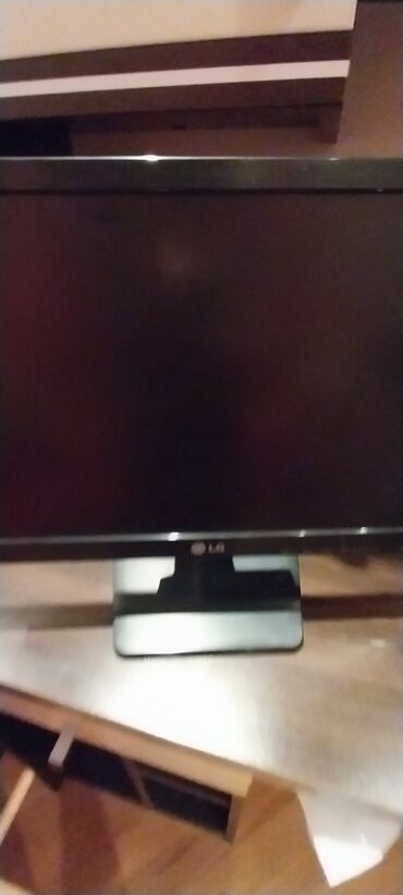 Mətbəx texnikası: LG monitor + A4Tech klaviatura dəsti - Monitor: LG marka, düz ekranlı