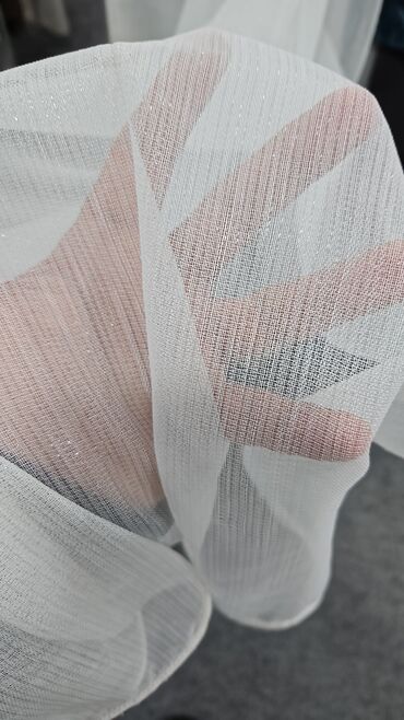 Parçalar: Ağ rəngli, şəffaf tül parça. Yüngül və zərif görünüşü ilə pərdələr — 11