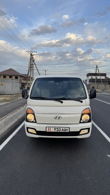 Легкий грузовой транспорт: Легкий грузовик, Hyundai, Стандарт, Б/у