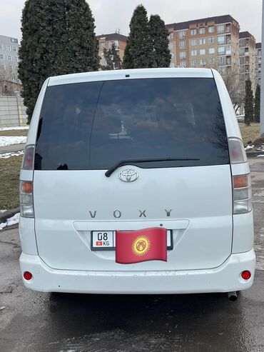 Toyota: Toyota Voxy: 2003 г., Механика, Бензин, Минивэн — 1