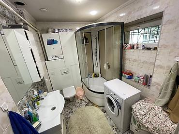 Продажа коттеджей и домов: Продаётся уютный и тёплый дом в самом сердце Бишкека! ЦУМ / ГУМ — — 12