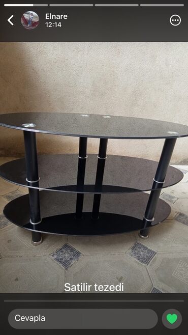 şakalat şəkilləri: Düz TV altlığı, Polkalı, Şüşəli