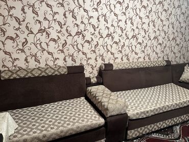 продаю пуфики: Срочно продаю раскладной диван! БУ ! Есть два пуфика! Реальному