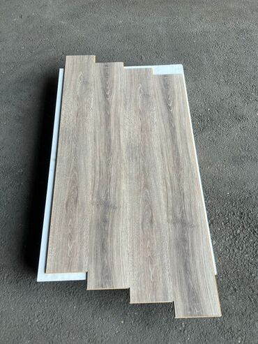 Laminat: Salam laminatlarimiz 31 32 33 klass olmagala hər rəg secimi var 250 yə — 40
