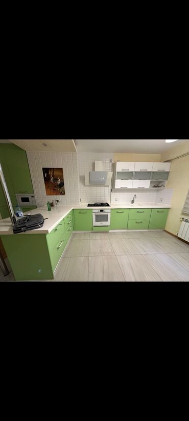 kuxna mebeli: *MƏTBƏX mebeli :-TƏCİLİ SATILIR*‼️ QİYMƏT:-500₼ ÖLÇÜ:-4.2*1.3 təxmini