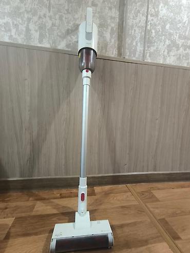 dreame t50: Беспроводной вертикальный пылесос Dreame в белом корпусе. Оснащен — 2