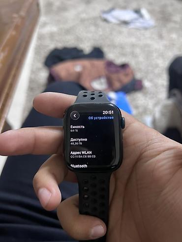 apple watch se3: Смарт-часы Apple Watch в черном цвете с черным спортивным ремешком — 3