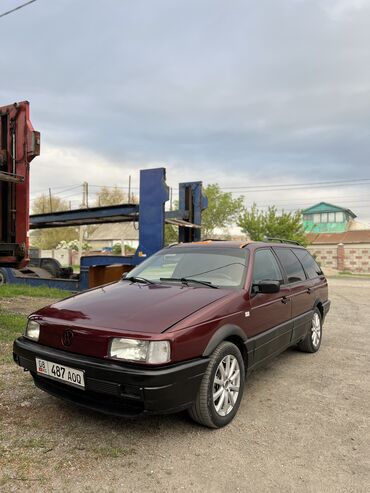 машины на рассрочку: Volkswagen Passat: 1993 г., 2 л, Механика, Бензин, Универсал