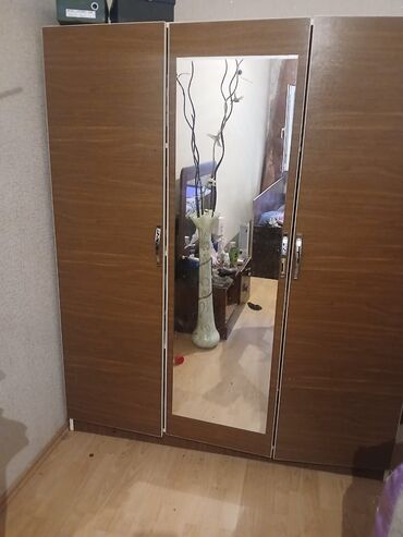 Dolablar: İşlənmiş, Açılan, Düz dolab, Qarderob, paltar dolabı