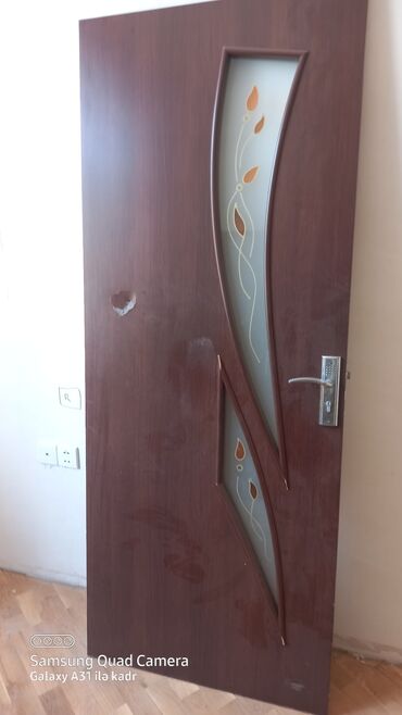 otaq qapi: Daxili otaq qapıları (bir neçə ədəd) - Material: ağac əsaslı, qəhvəyi