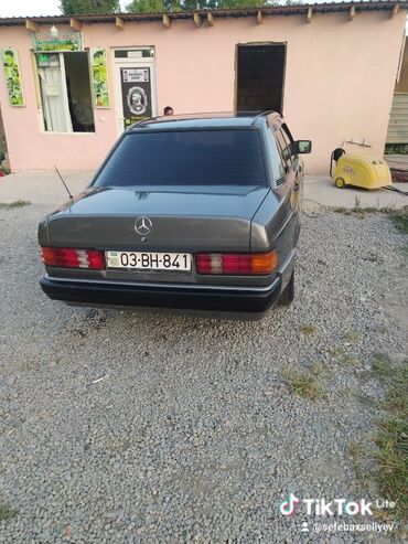 Mercedes-Benz: Mercedes-Benz 190 (W201): 1.8 l | 1992 il Sedan — 2