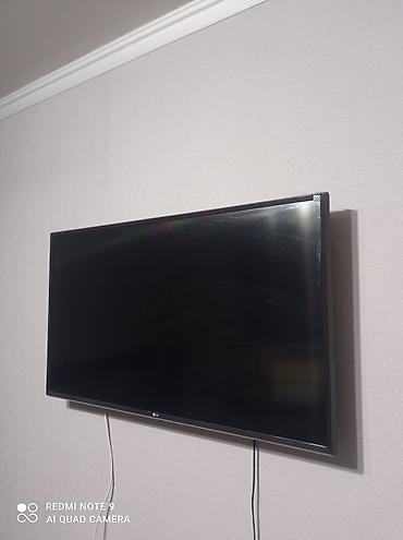 Телевизор LG, диагональ около 40–43". Плоская панель с тонкими
