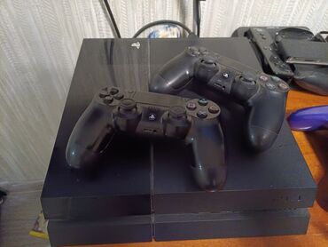 sony playstation 3 slim: PlayStation 4 FAT naboru satıram, 1 dənə konsol, 2 dənə joystik(pro