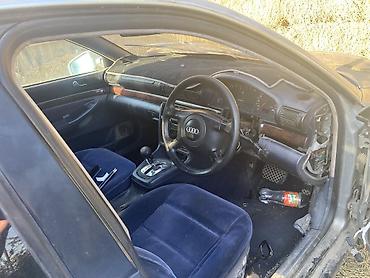 салон автомобиля: Audi A4: 1998 г., Седан — 4