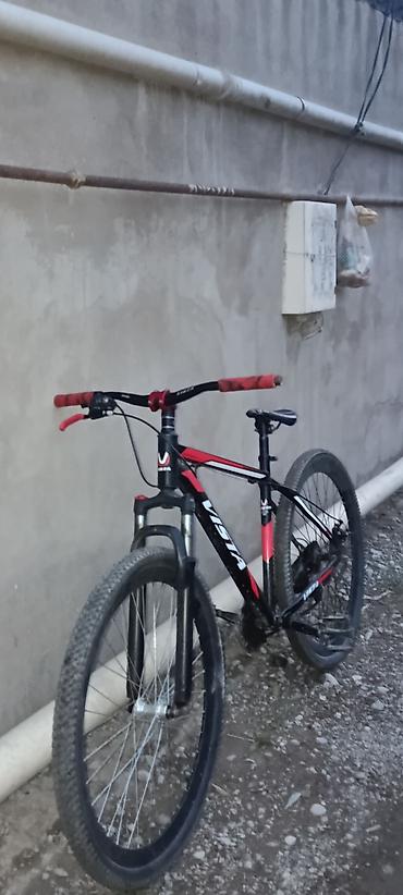 velosiped motorlu: Vista modelidir her bir şeyi işləkdir. Üzərində verilenler: 1 az — 4
