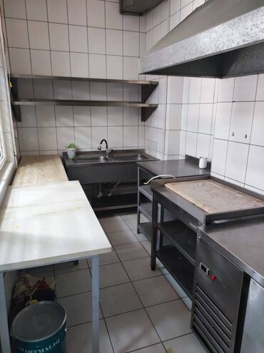 Restoran, kafelər: Nərimanovda montində yol kənarı,1 sot həyət sahəsi sahəsi 70 kv/m — 2