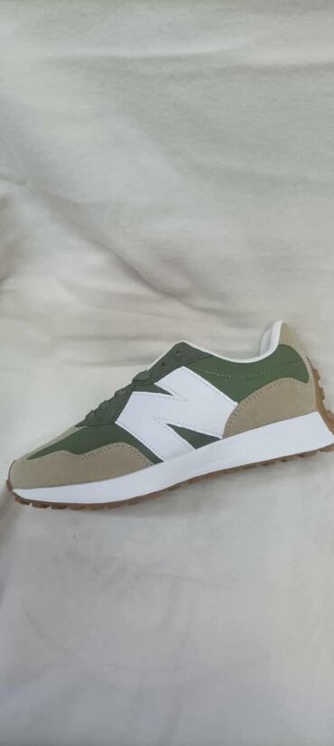 Women's Sneakers and athletic shoes: New Balance, bоја - Šareno — 11