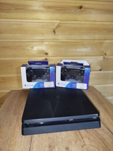 ps kredit: PS 4 (Sony playstation 4. 500 gb) Ps4 seliqeli işlenilib üzerinde iki