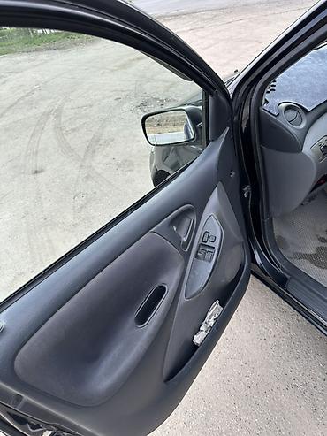 qm 3: Toyota Yaris: 2004 г., 1 л, Робот, Бензин, Хэтчбэк — 7