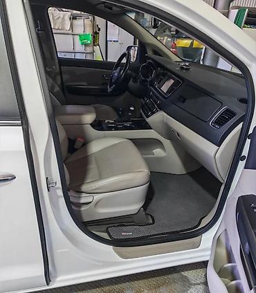посадка авто: Kia Carnival: 2018 г., Автомат, Дизель, Минивэн — 5