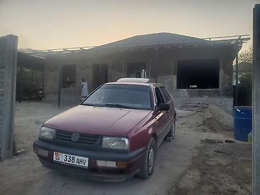 Volkswagen Vento: 1994 г., 1.8 л, Механика, Бензин, Седан