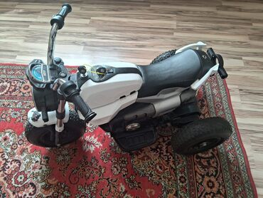 uşaq motosiklet: Uşaq üçün elektrikli motosklet,zaryatqa ilə işləyir,yenidir