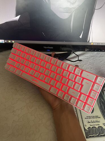 Digər kompüter aksesuarları: 🧿 Keylux V200 Klaviatura 🔹 Şık və RGB işıqlı dizayn 🔹 Klaviatura — 5