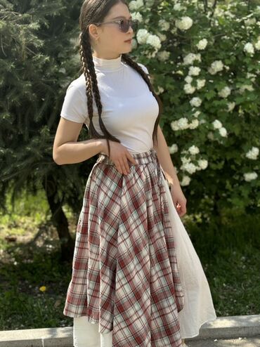 курткалар женский: Юбка, Юбканын модели: Шотландка, Миди, Белден, Ылдый жагы ачык