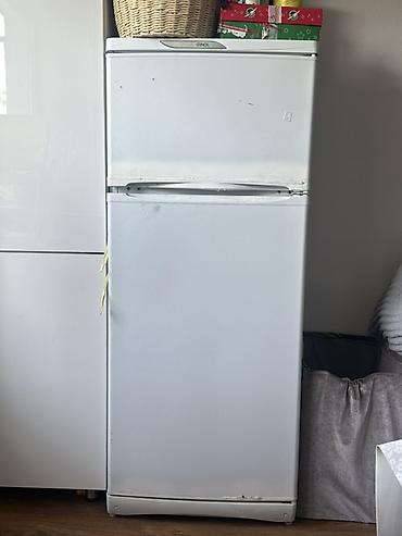 mini refrigerator: Холодильник двухкамерный Stinol (верхняя морозильная камера, нижняя — 1