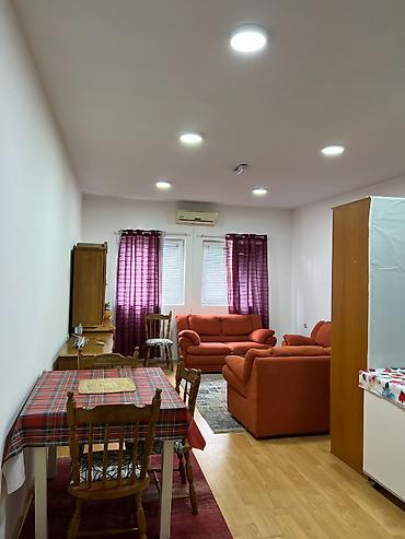 hotel zemun: Izdajem stan u ulici Nikole Grulovica 4b u centru naselja. Stan je — 1