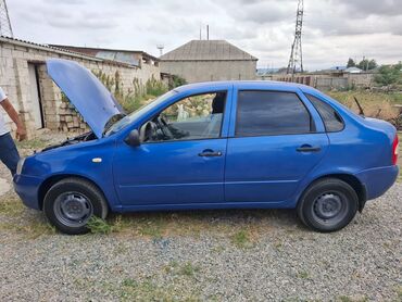 Lada (VAZ) sedan – mavi rəng, 4 qapı, ön ötürücülü. Xüsusiyyətlər: -