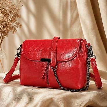 mona krusevac: Teksturirana kožna crossbody torba – Cherry Red - Elegantna torba — 1