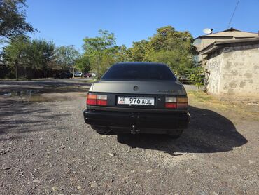 Volkswagen: Volkswagen Passat: 1992 г., 1.8 л, Механика, Бензин, Седан