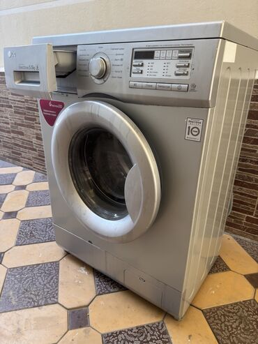 бытовую технику: Стиральная машина LG, Автомат, До 6 кг