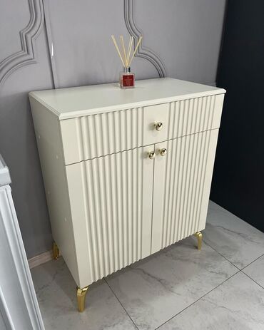 Tumbalar: Məhsul: Zolaqlı fasadlı 2 çekmeceli tumbalar Təsvir: - Minimalist və — 5