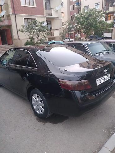 toyota diski: Toyota Camry – sedan Xüsusiyyətlər: - Kuzov: qara rəng, 4 qapı, sedan — 2