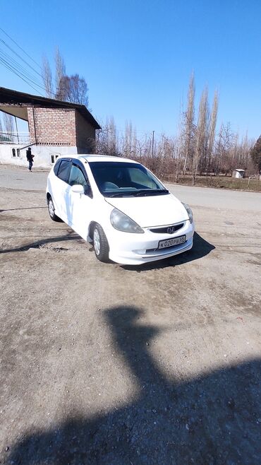 Продажа авто: Honda Fit: 2002 г., 1.3 л, Вариатор, Бензин, Хэтчбэк