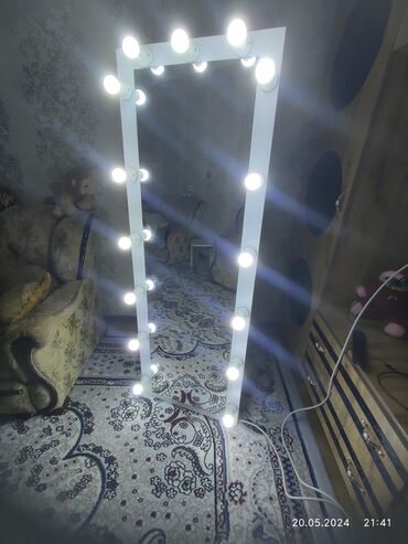 lampali guzgu: Güzgü Floor mirror, Kvadrat, Dekorativ, Arxa işıqlı