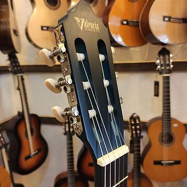 ukulele: Klassik gitara Valencia VC204TBU Üst:Sitka Spruce Qol: Ebonized — 4