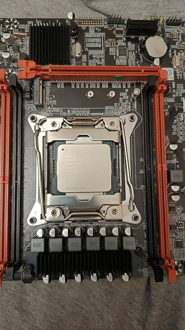 komputer dest: Sapphire NITRO ikili-fanlı videokart + LGA2011-3 platformu Videokart — 3
