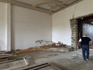 Kommersiya daşınmaz əmlakının satışı: 📍 Məkan: Bakı–Ələt yolu üzərində, Yevlax ş . Aran qəsəbəsi 📐 Ümumi — 5