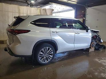 inter: Toyota Highlander: 2023 г., 2.5 л, Автомат, Гибрид — 4